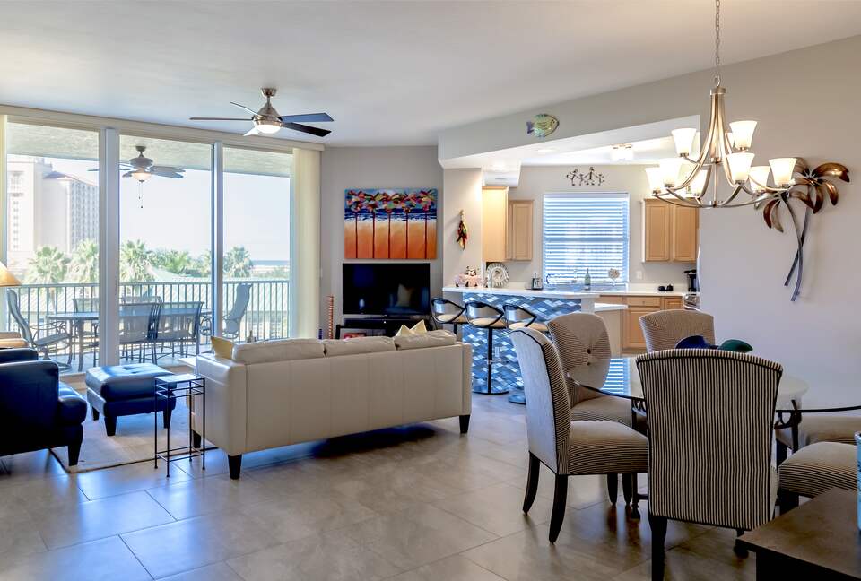 Rare 3 bed, 3 bath condo walkable to the Best Beach in Naples! - Naples, Florida