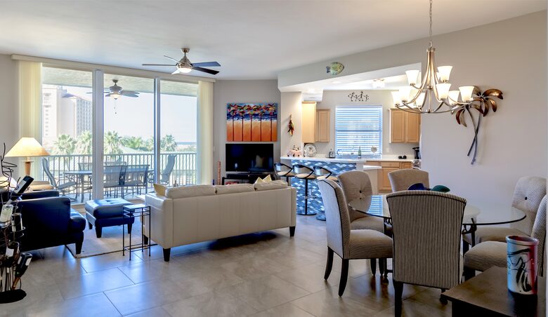 Rare 3 bed, 3 bath condo walkable to the Best Beach in Naples! - Naples, Florida