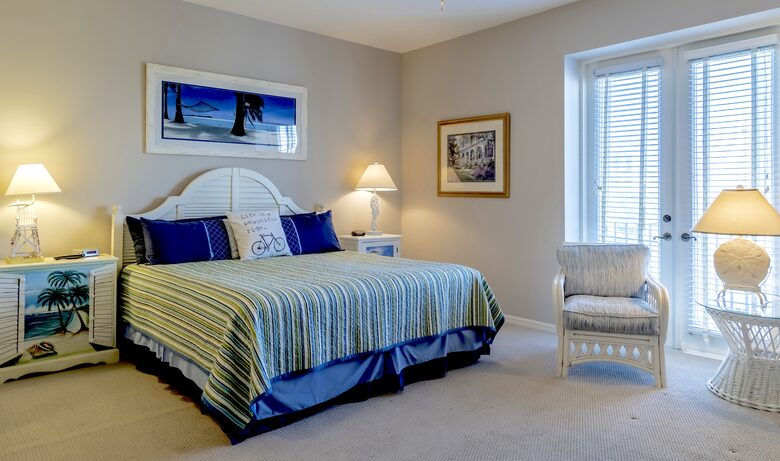 Rare 3 bed, 3 bath condo walkable to the Best Beach in Naples! - Naples, Florida