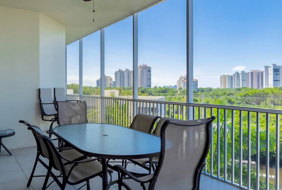 Rare 3 bed, 3 bath condo walkable to the Best Beach in Naples! - Naples, Florida