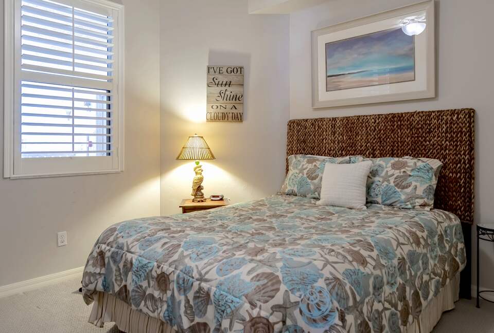 Rare 3 bed, 3 bath condo walkable to the Best Beach in Naples! - Naples, Florida