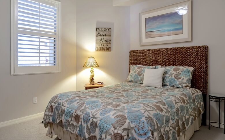 Rare 3 bed, 3 bath condo walkable to the Best Beach in Naples! - Naples, Florida