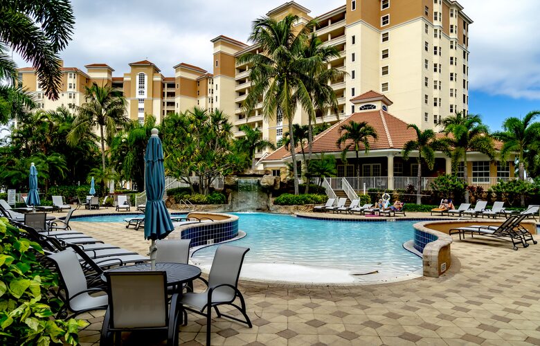 Rare 3 bed, 3 bath condo walkable to the Best Beach in Naples! - Naples, Florida