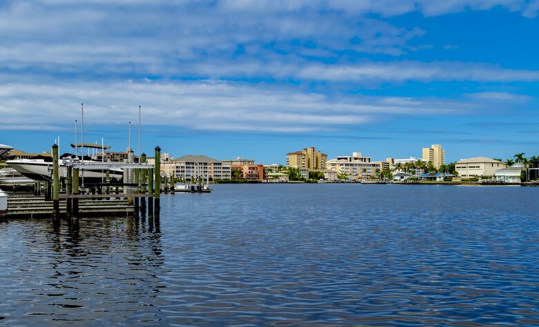 Rare 3 bed, 3 bath condo walkable to the Best Beach in Naples! - Naples, Florida