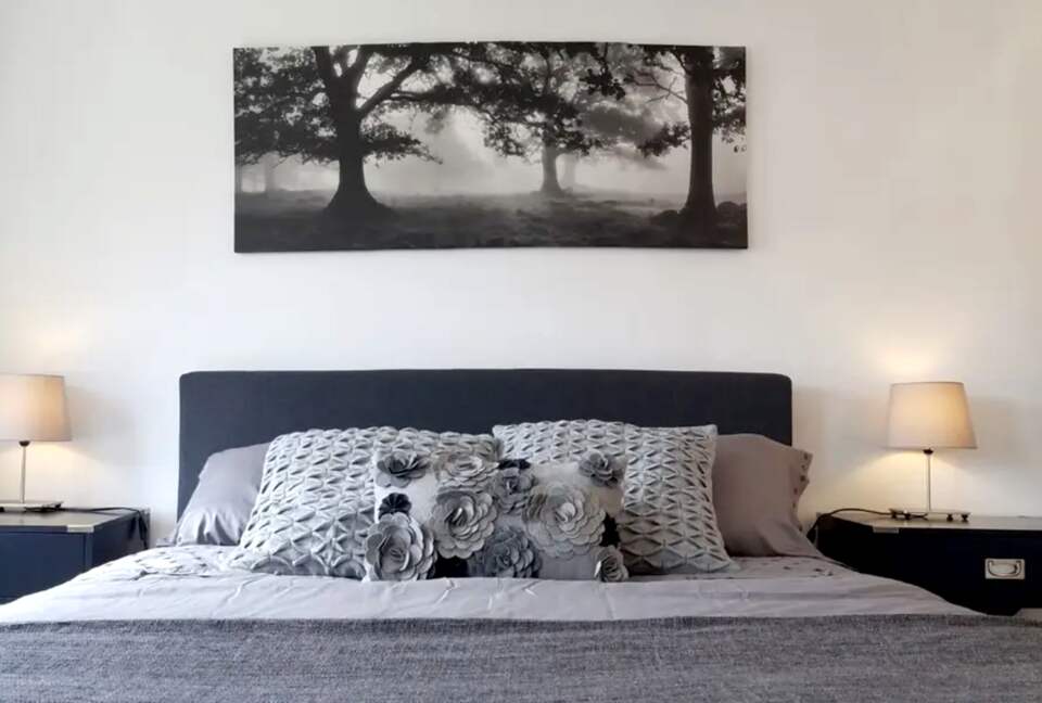 Bright and Spacious Boreum Hill Two-Bedroom Apartment - Brooklyn, New York