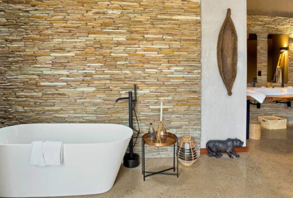 Umganu Lodge (R) - Elephant Point, South Africa