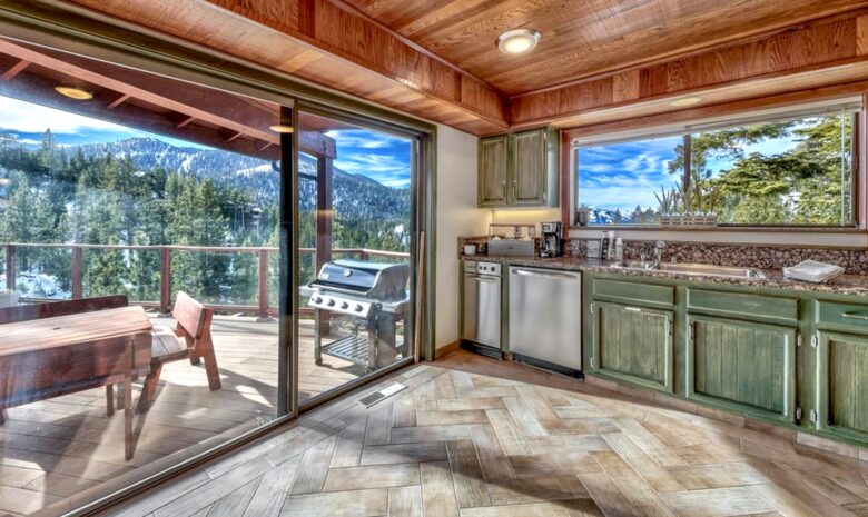 Just off the kitchen is Weber grill. Lovely grilling views!