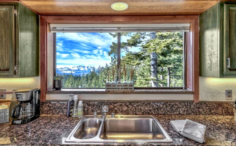 Washing dishes isn't nearly as burdensome with this view.