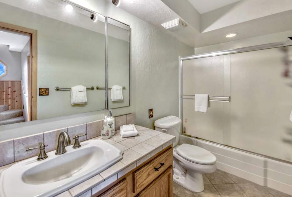 Bath adjacent to Bunkbed Room