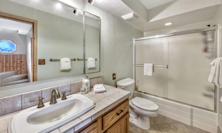 Bath adjacent to Bunkbed Room