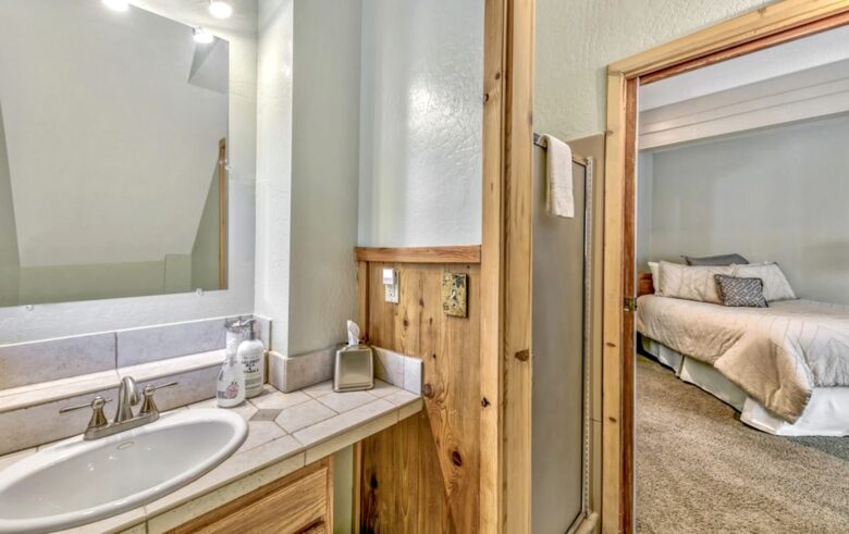 En-suite bath of Master #1.