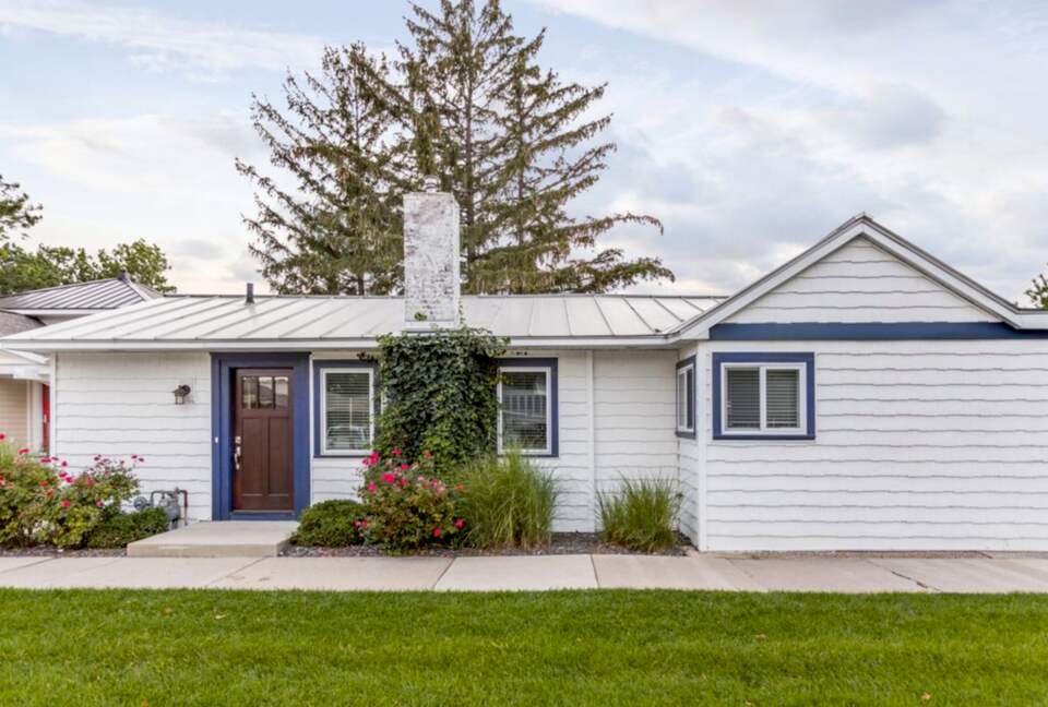 Lake Michigan Beachfront Cottage - South Haven, Michigan