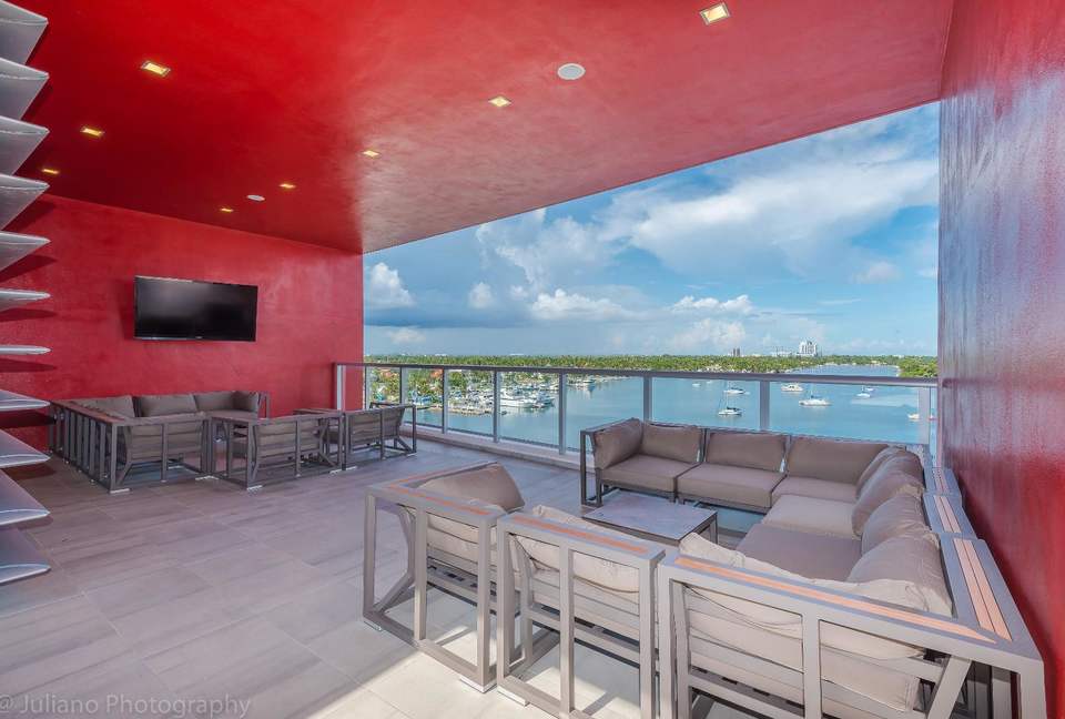 Contemporary Costa Hollywood Beach Resort - Hollywood, Florida