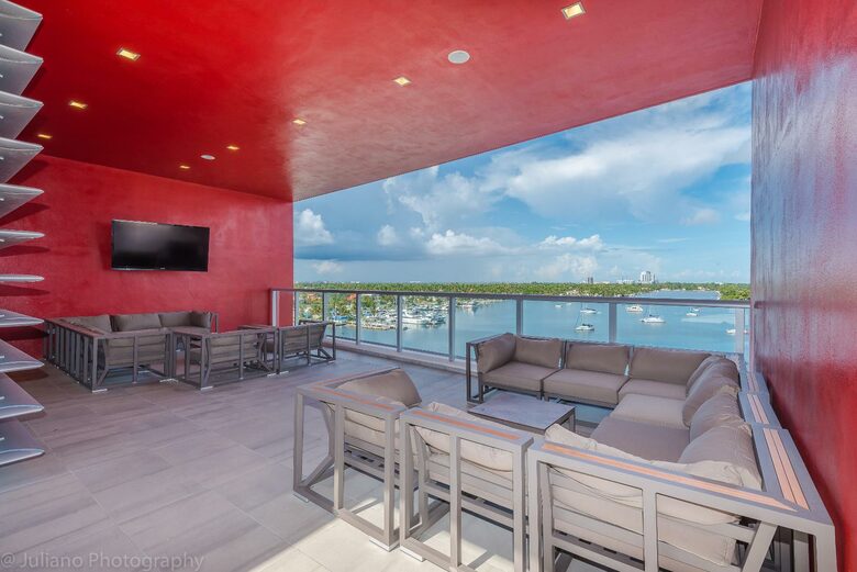 Contemporary Costa Hollywood Beach Resort - Hollywood, Florida