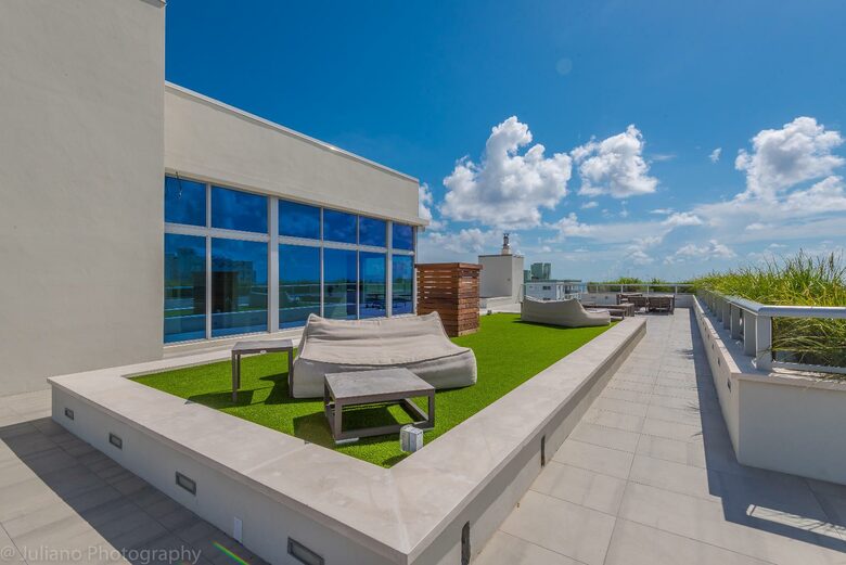 Contemporary Costa Hollywood Beach Resort - Hollywood, Florida