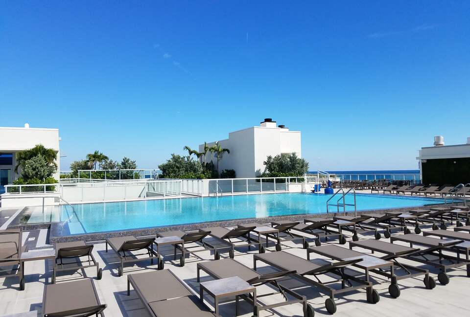 Contemporary Costa Hollywood Beach Resort - Hollywood, Florida