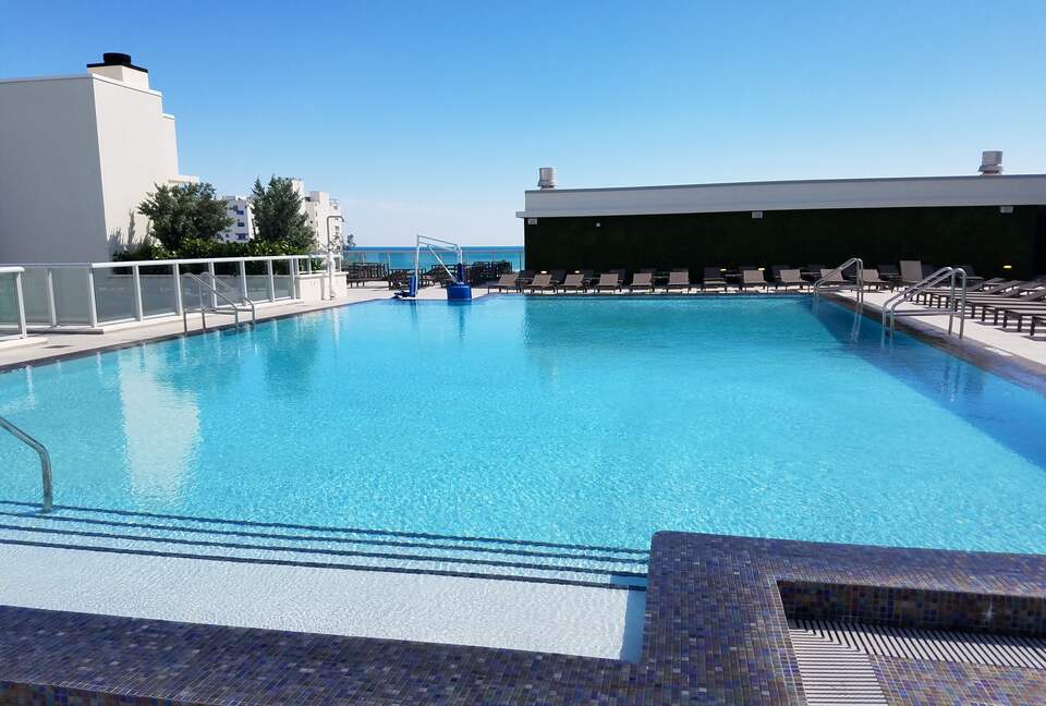 Contemporary Costa Hollywood Beach Resort - Hollywood, Florida