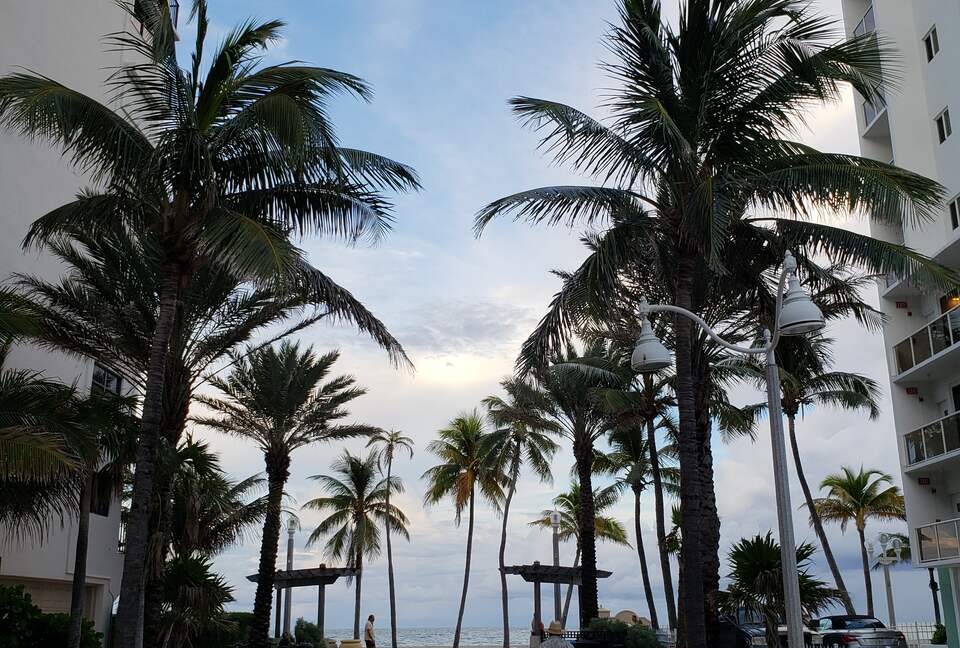 Contemporary Costa Hollywood Beach Resort - Hollywood, Florida