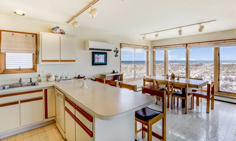 LBI Oceanfront Beach House - Brant beach, New Jersey