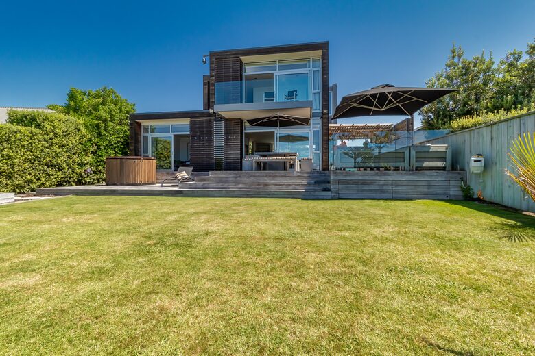 Award-Winning Kiwi Beach! - Waimarama, New Zealand