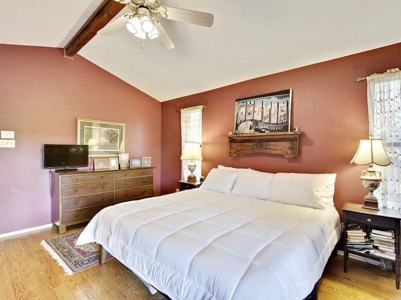 ABOVE - The Austin Original - West Lake Hills, Texas