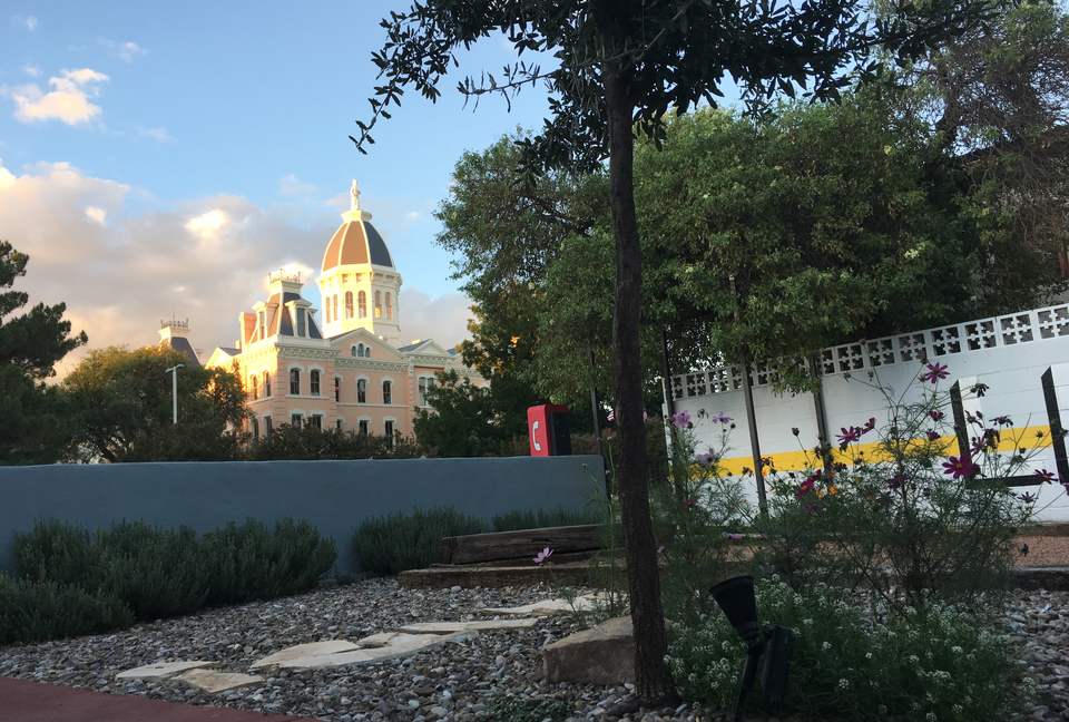 The 105 Lincoln - Marfa, Texas