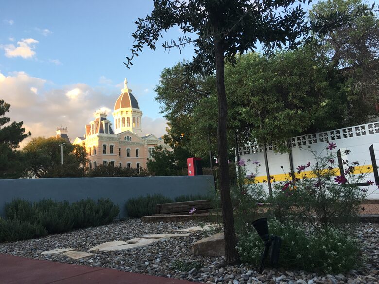 The 105 Lincoln - Marfa, Texas