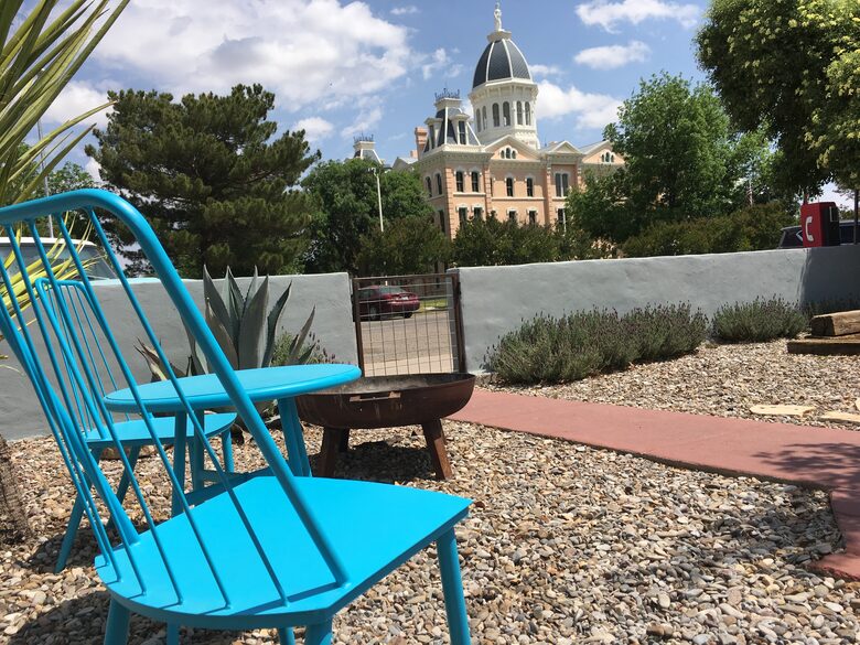 The 105 Lincoln - Marfa, Texas