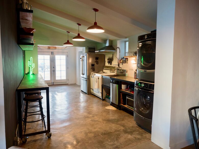 The 105 Lincoln - Marfa, Texas