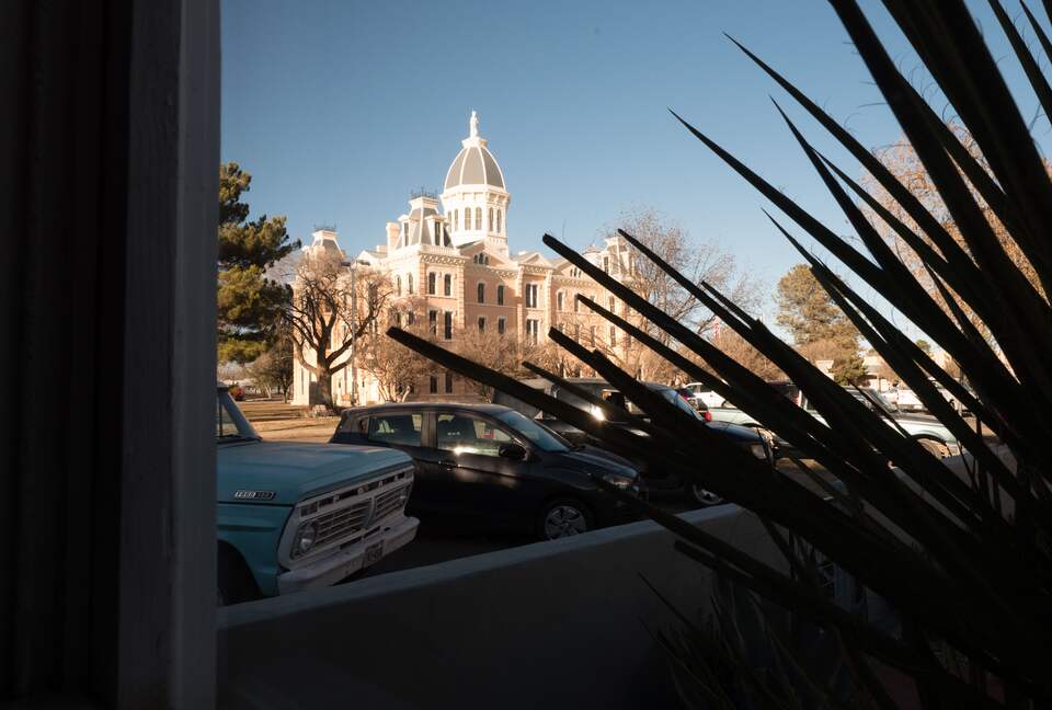 The 105 Lincoln - Marfa, Texas