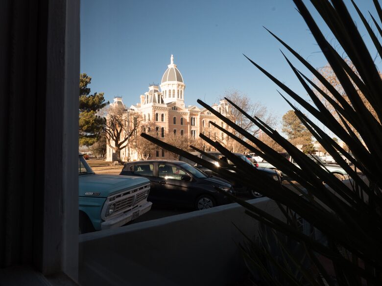 The 105 Lincoln - Marfa, Texas
