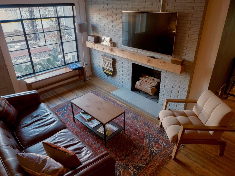 The 105 Lincoln - Marfa, Texas