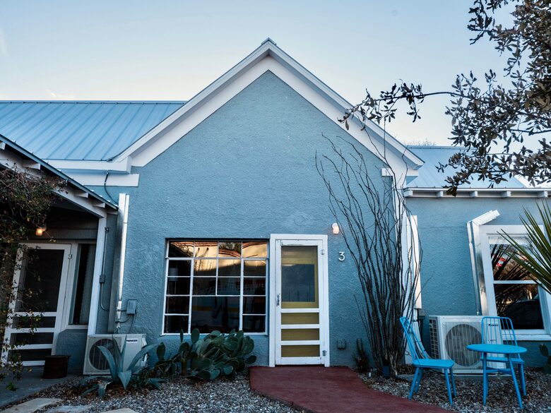 The 105 Lincoln - Marfa, Texas