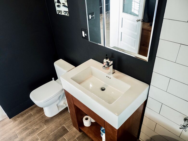 The 105 Lincoln - Marfa, Texas