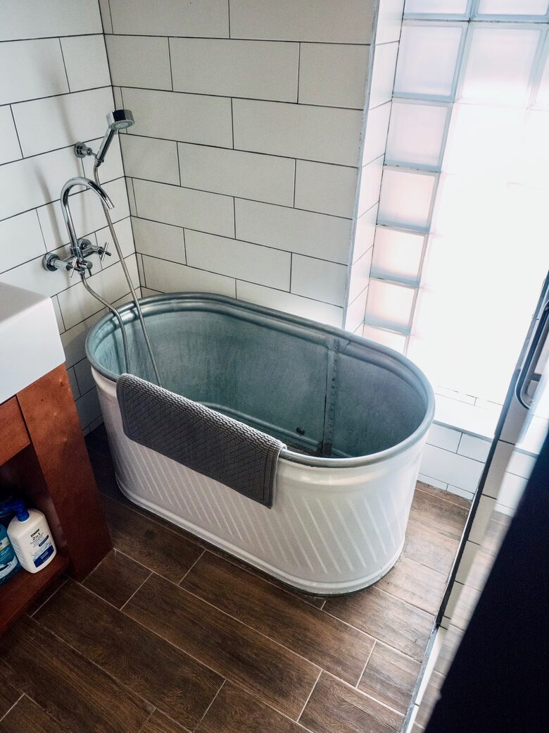 The 105 Lincoln - Marfa, Texas