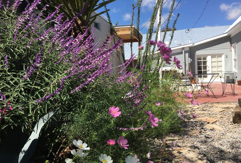 The 105 Lincoln - Marfa, Texas