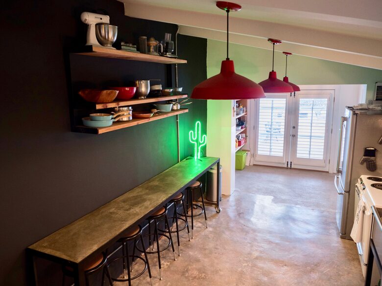 The 105 Lincoln - Marfa, Texas