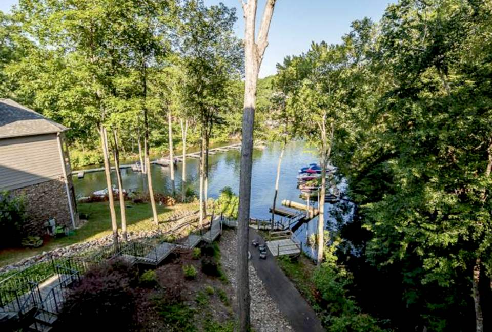 Pickwick Lakefront Luxury - Savannah, Tennessee