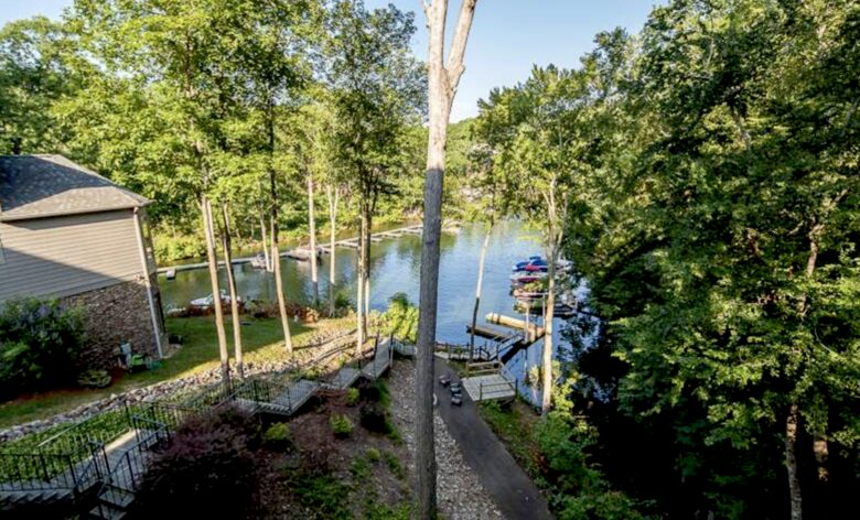 Pickwick Lakefront Luxury - Savannah, Tennessee