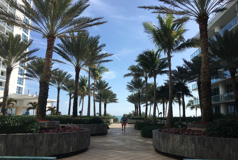 Ocean View Carillon Luxury Wellness Resort - Miami Beach, Florida