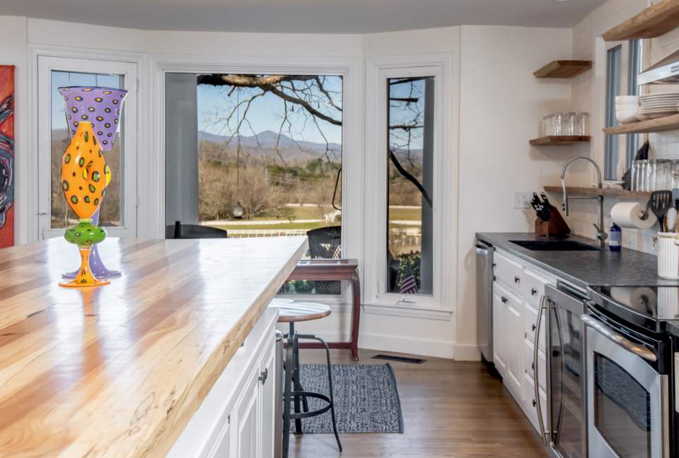 The Magnolia Manor at The Horse Shoe Farm - Hendersonville, North Carolina