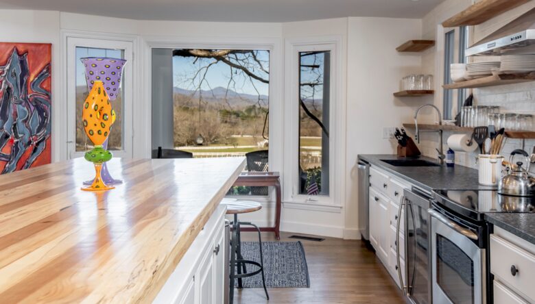 The Magnolia Manor at The Horse Shoe Farm - Hendersonville, North Carolina