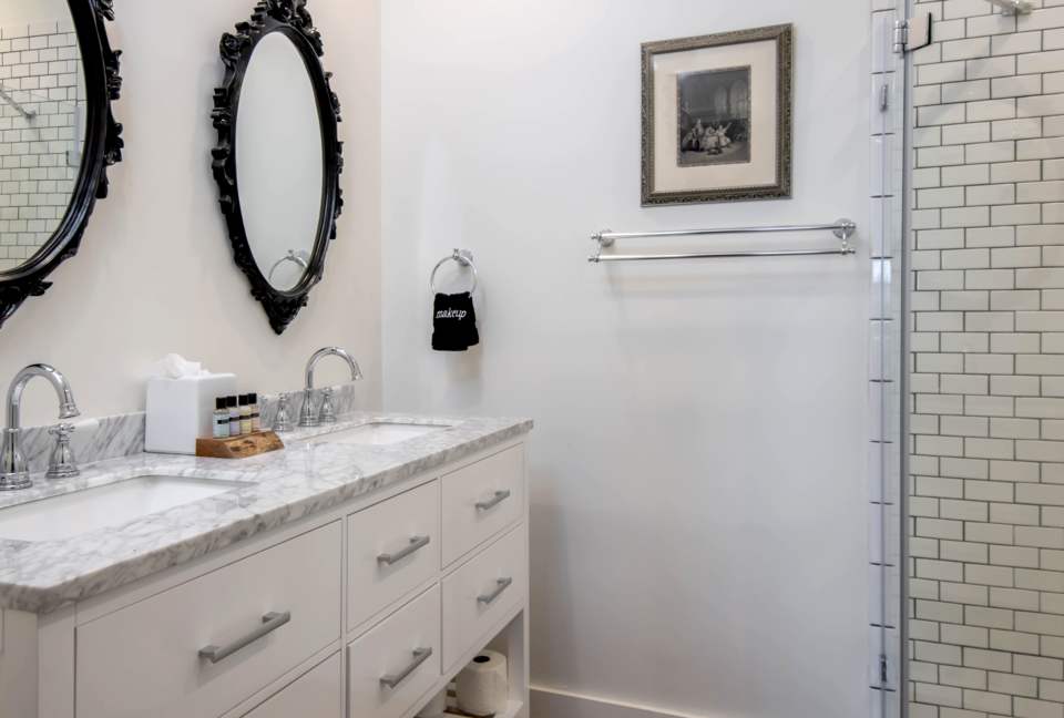 The Magnolia Manor at The Horse Shoe Farm - Hendersonville, North Carolina