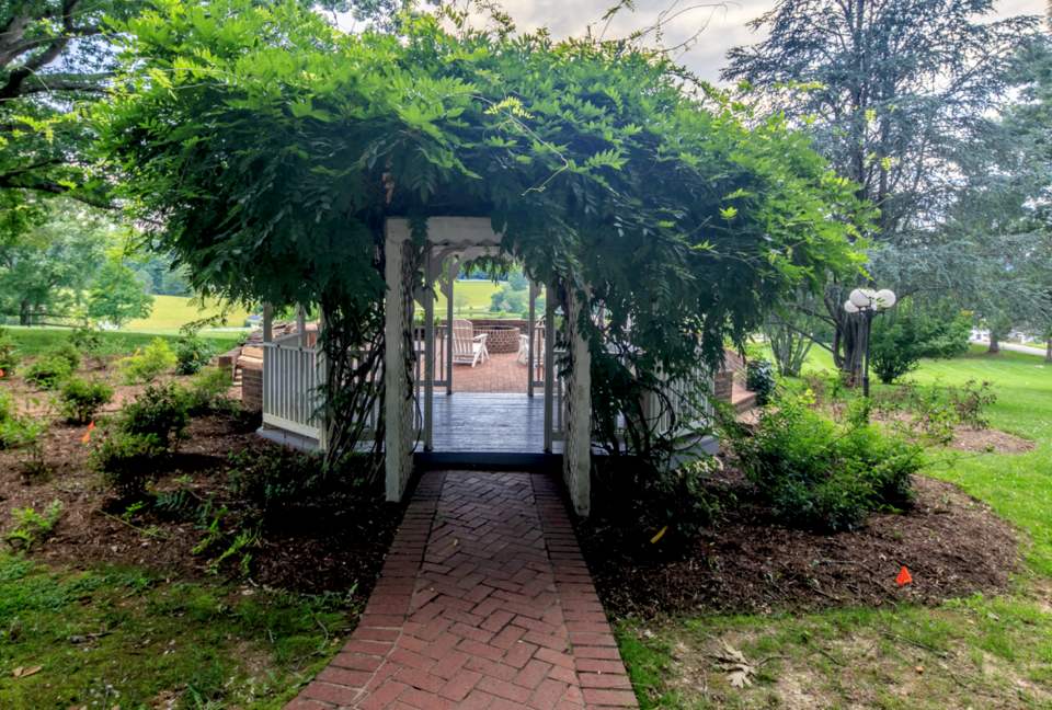 The Magnolia Manor at The Horse Shoe Farm - Hendersonville, North Carolina