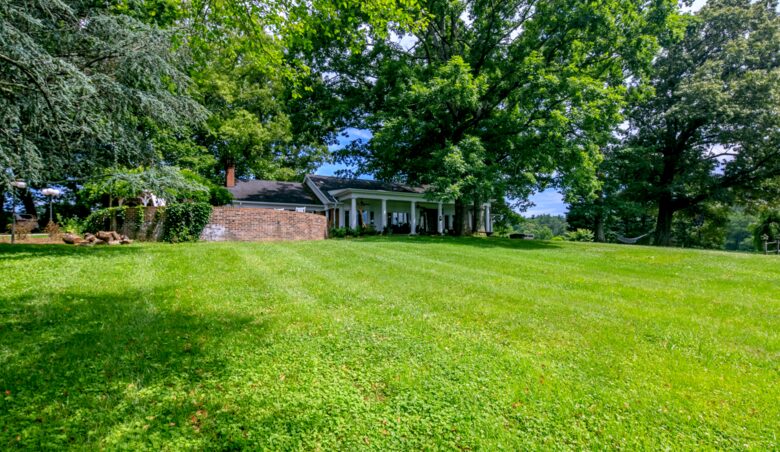 The Magnolia Manor at The Horse Shoe Farm - Hendersonville, North Carolina