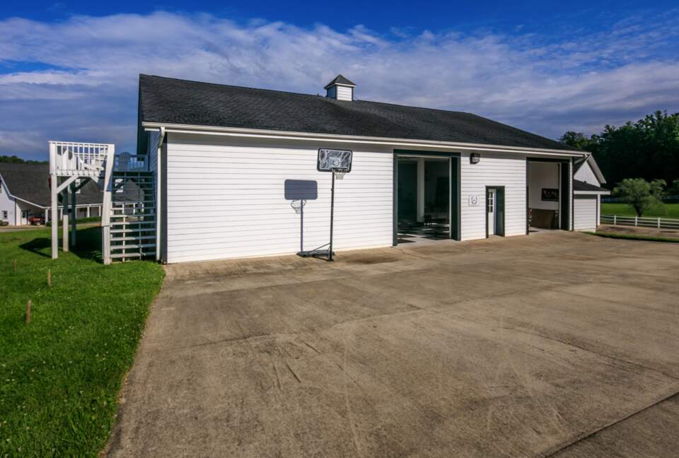 The Magnolia Manor at The Horse Shoe Farm - Hendersonville, North Carolina