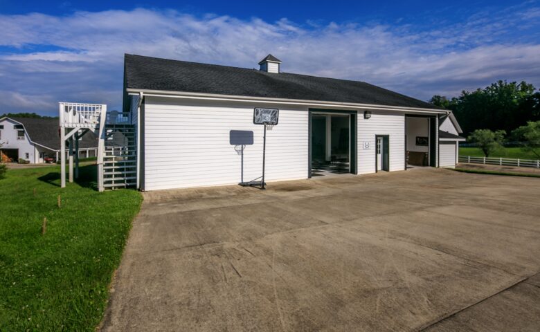 The Magnolia Manor at The Horse Shoe Farm - Hendersonville, North Carolina