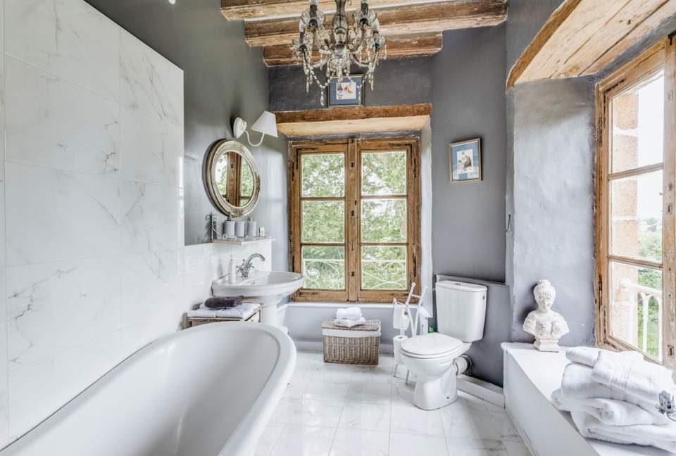 Château De Vézins (R) - Cholet, France