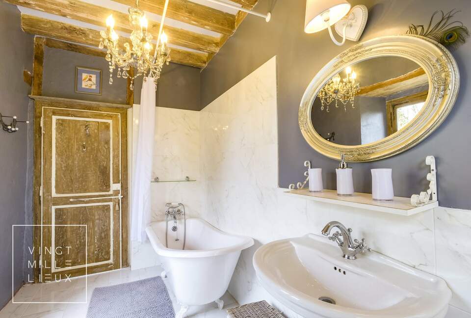 Château De Vézins (R) - Cholet, France