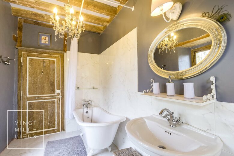 Château De Vézins (R) - Cholet, France